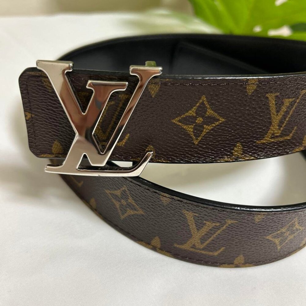 Louis Vuitton belt reversible